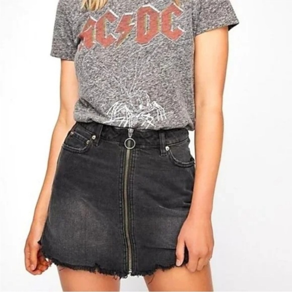 We the Free Free People black wash zip it up denim skirt size 25 raw hem - Picture 1 of 6